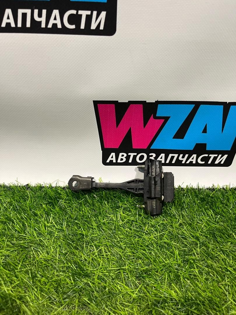 ограничитель открывания двери Jeep Wrangler 4 поколение 2019, 2.0 л., бензин, АКПП, внедорожник 5 дв., полный привод, 68297663AC