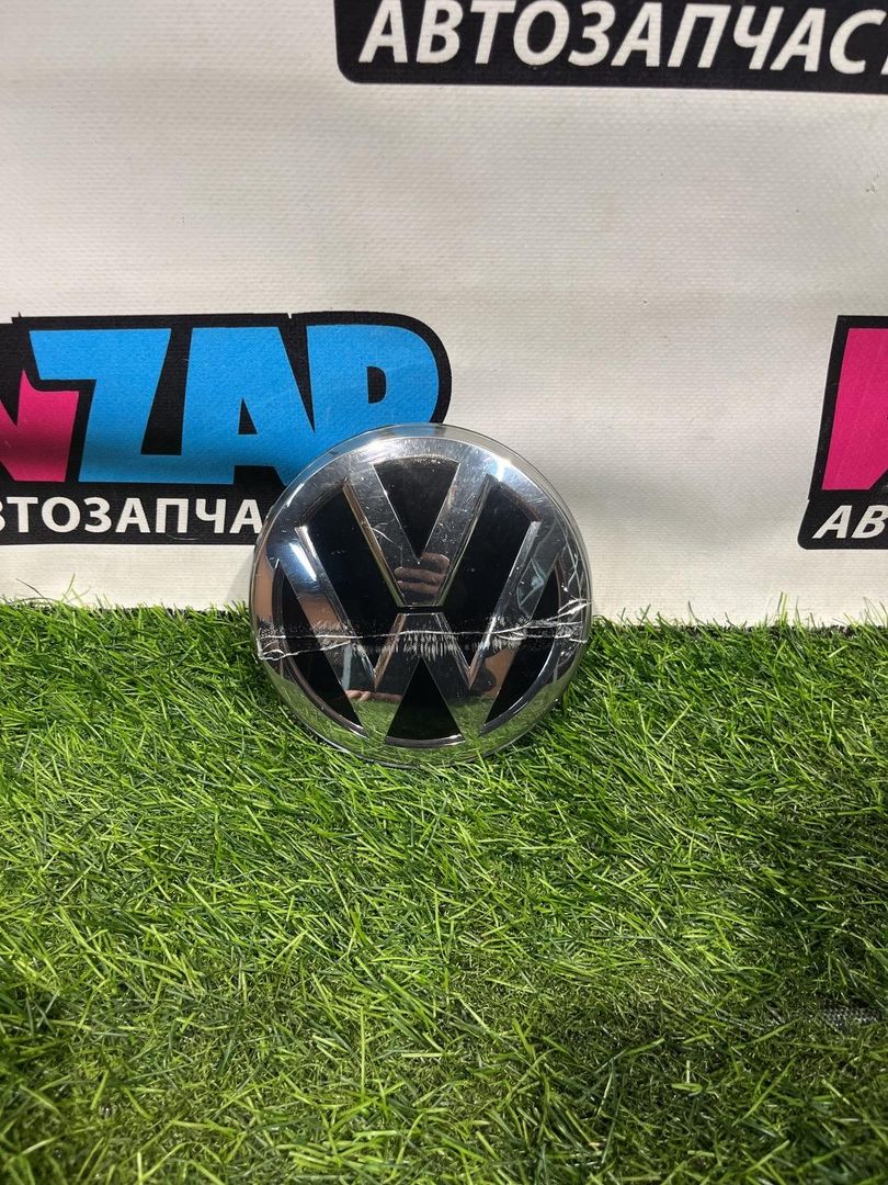 эмблема Volkswagen Jetta 7 поколение 2019, 1.4 л., бензин, АКПП, седан, передний привод, 3G0853601A