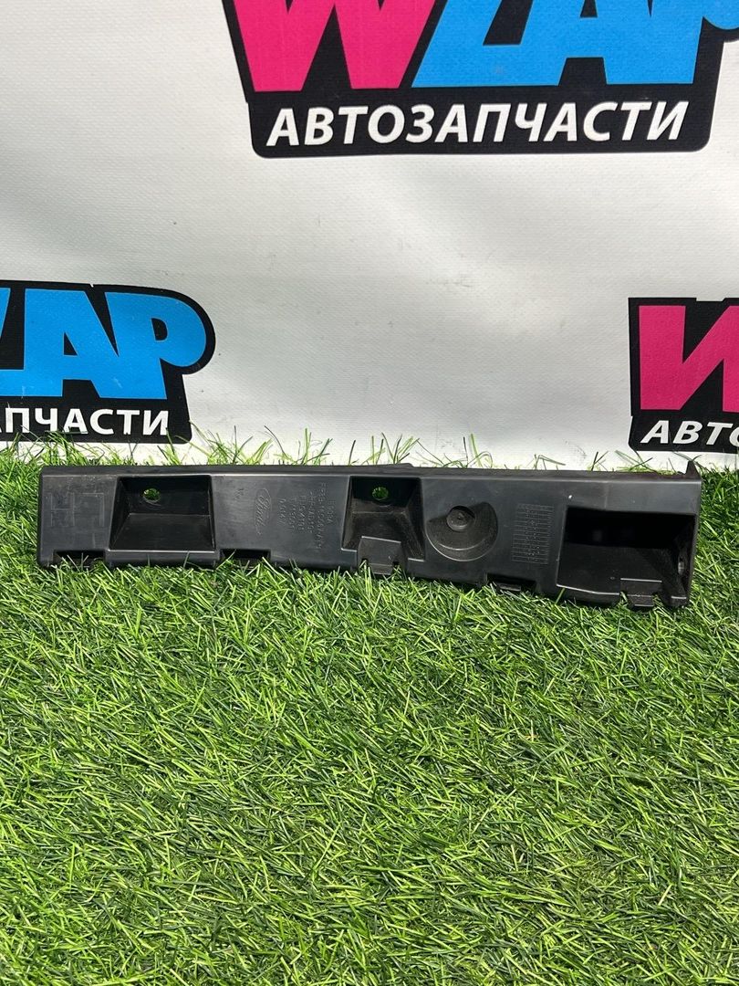 Кронштейн крепления порога Ford Mustang 6 поколение S550 [рестайлинг] 2018, 2.3 л., бензин, АКПП, желтый, купе, задний привод, FR3B16C067AC