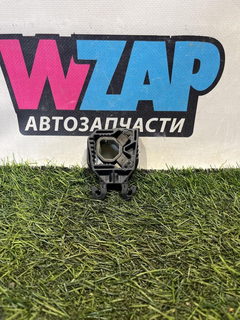 кронштейн радиатора Volkswagen Jetta 7 поколение 2019, 1.4 л., бензин, МКПП, черный, седан, передний привод, 5Q0121367D