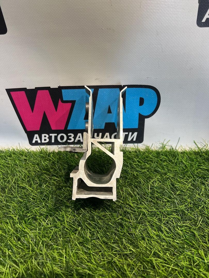 кронштейн (крепление) BMW 3 серия G20 2021, 742223409A28