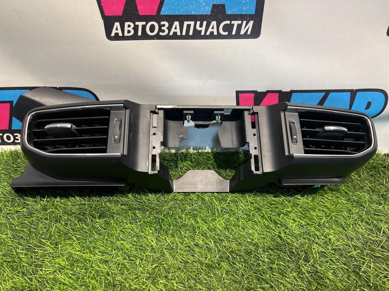 дефлектор обдува салона Ford Explorer 6 поколение U625 2020, 2.3 л., бензин, белый, задний привод, LB5B-19F648-BC