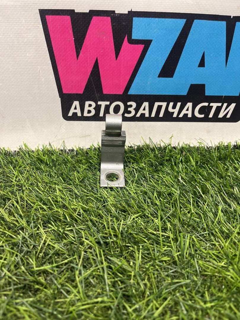 петля двери Volkswagen Passat B8 2016, 2.0 л., дизель, универсал, передний привод, правый руль, 8X0831404E
