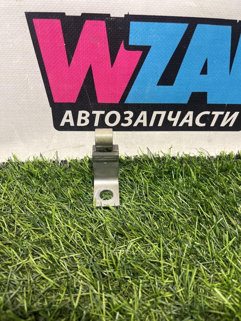 петля двери Volkswagen Passat B8 2016, 2.0 л., дизель, универсал, передний привод, правый руль, 8X0831404E