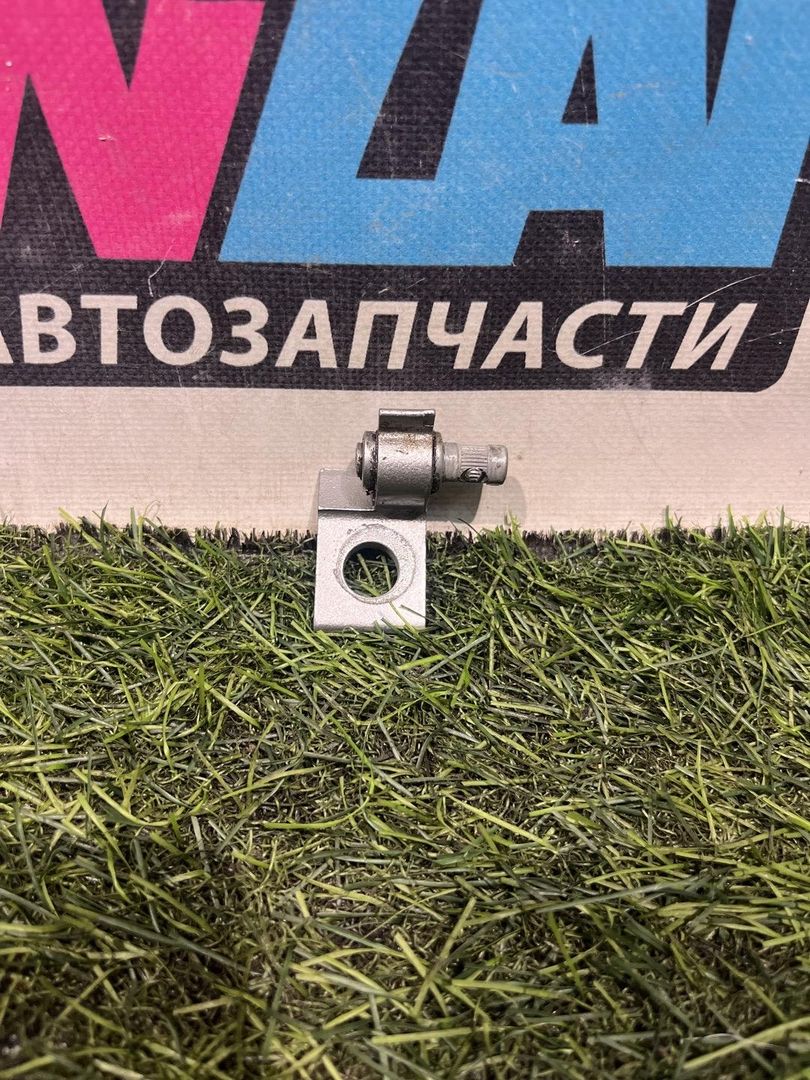 петля двери Volkswagen Passat B8 2016, 2.0 л., дизель, универсал, передний привод, правый руль, 8X4833405A