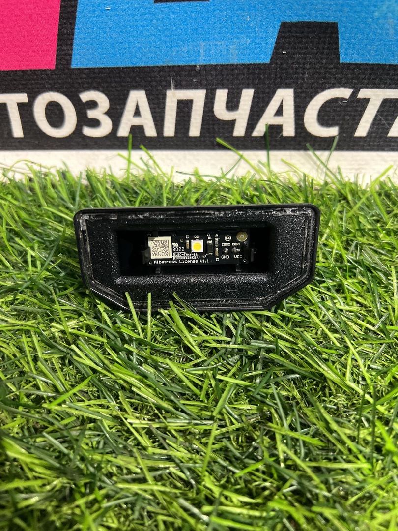 подсветка номера Tesla Model Y 1 поколение 2023, электро, полный привод, 1713282-00-A