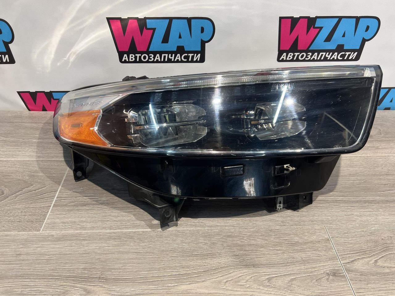 фара правая Ford Explorer 6 поколение U625 2020, 2.3 л., бензин, белый, задний привод, LB5B13W029BH, LB5B13008BH - фото №1