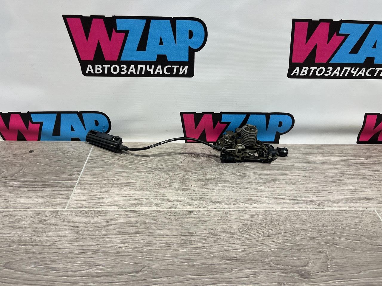 замок капота Ford Explorer 6 поколение U625 2020, 2.3 л., бензин, белый, задний привод, LB5A-16700-AC