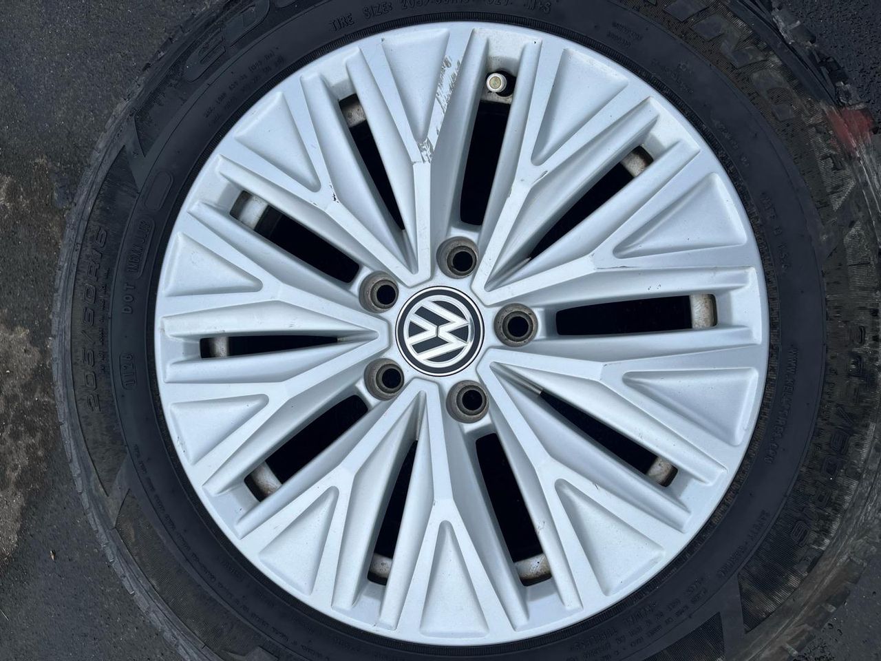 диск литой Volkswagen Jetta 7 поколение 2019, 1.4 л., бензин, АКПП, серый, седан, передний привод, 5GM601025AC - фото №1