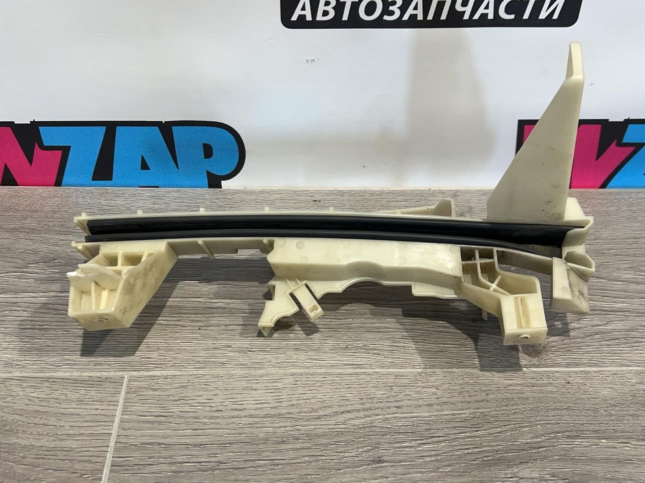 направляющая стекла Ford Explorer 6 поколение U625 2020, 2.3 л., бензин, белый, задний привод, LB5BS21978AD