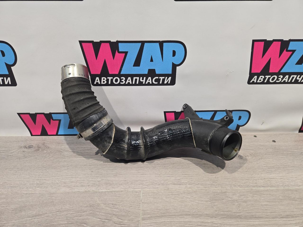 патрубок интеркулера Mini Countryman 2 поколение [рестайлинг] F60 2021, 2.0 л., бензин, АКПП, внедорожник 5 дв., полный привод, правый руль, 8675264