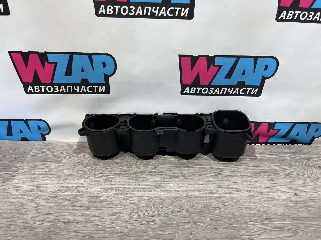 подстаканник Chevrolet Trax 1 поколение [рестайлинг] 2021, 1.4 л., бензин, АКПП, черный, внедорожник 5 дв., передний привод, 95187315