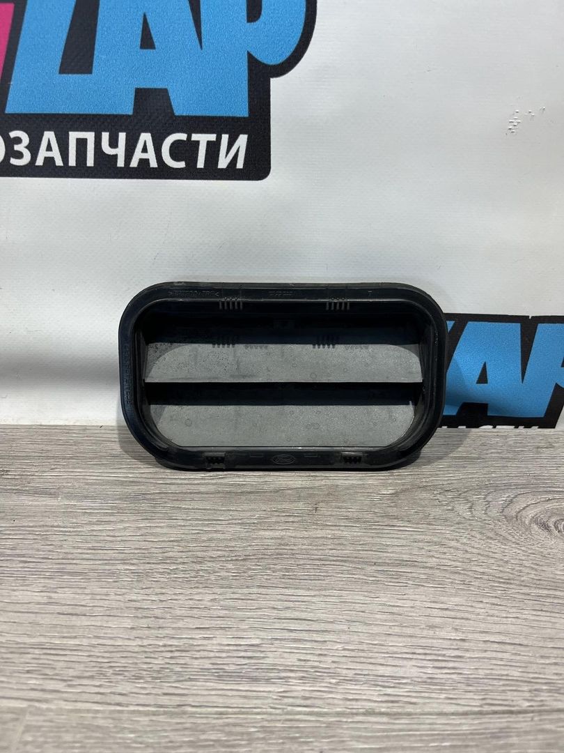 решетка вентиляции кузова Ford Mustang 6 поколение S550 [рестайлинг] 2018, 2.3 л., бензин, АКПП, желтый, купе, задний привод, 3C3A-54280B62