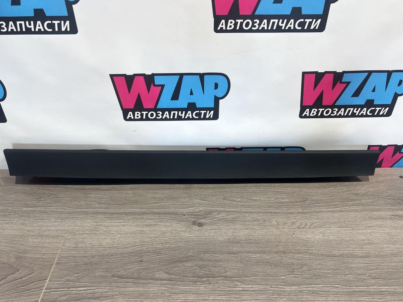 обшивка крышки багажника Jeep Wagoneer 3 поколение (2021 - 2026), 6LF70TRMAA