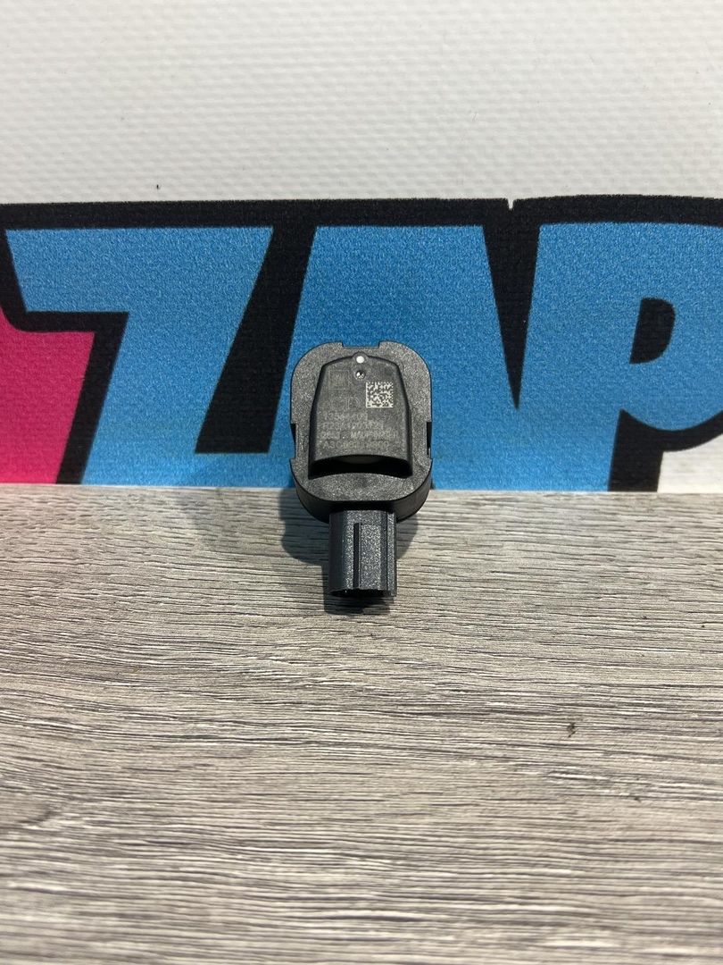 датчик удара Chevrolet Trax 2 поколение 2024, 1.2 л., бензин, АКПП, красный, минивэн, передний привод, 13544409