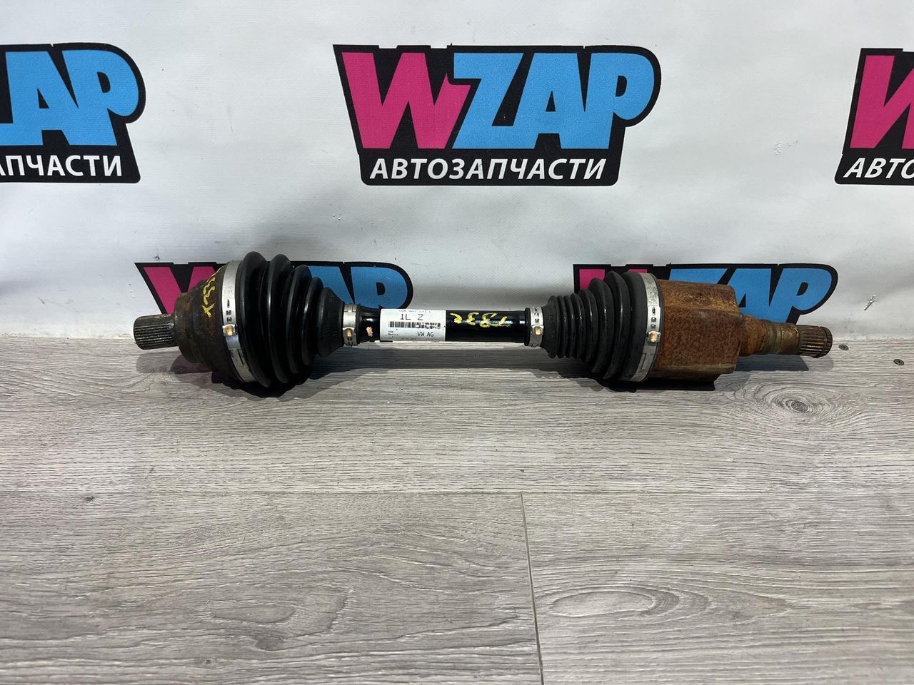 полуось передняя левая (приводной вал, ШРУС) Volkswagen Jetta 7 поколение 2019, 1.4 л., бензин, АКПП, синий, седан, передний привод, 5QM407271L