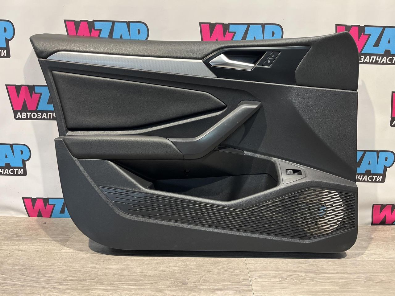 обшивка двери передняя левая Volkswagen Jetta 7 поколение 2019, 1.4 л., бензин, АКПП, синий, седан, передний привод, 17B868079