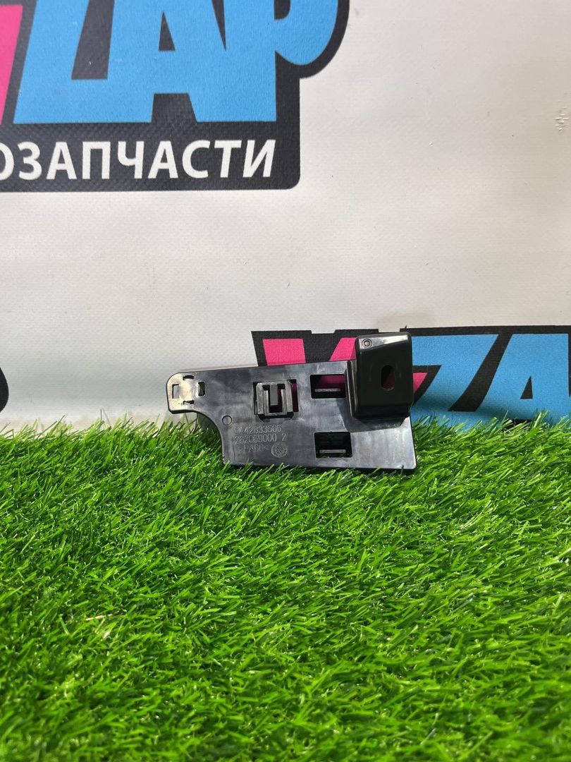 кронштейн (крепление) Chevrolet Trax 2 поколение 2024, 1.2 л., бензин, АКПП, красный, минивэн, передний привод, 42833566