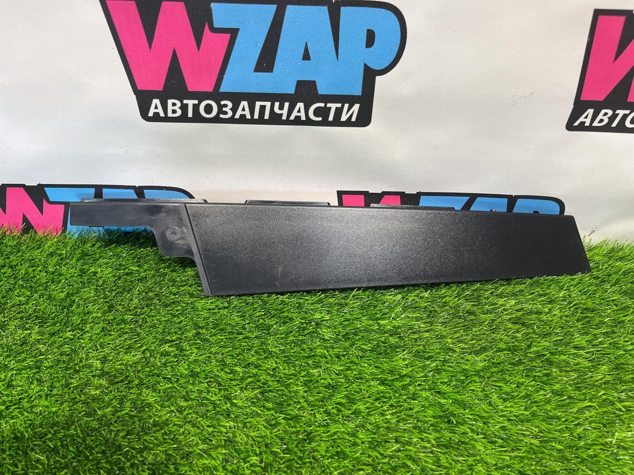молдинг двери передней левой Volkswagen Jetta 7 поколение 2019, 1.4 л., бензин, АКПП, черный, седан, передний привод, 17A837901