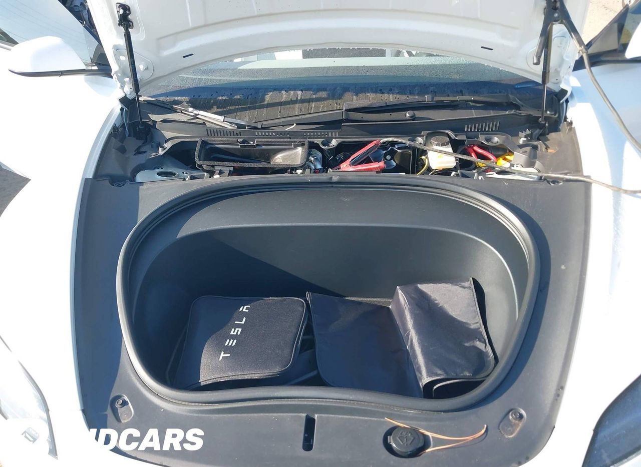 Tesla Model 3 2 Highland 2025