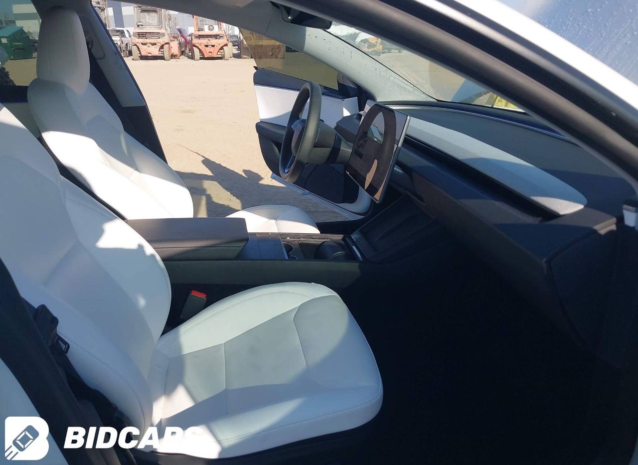 Tesla Model 3 2 Highland 2025