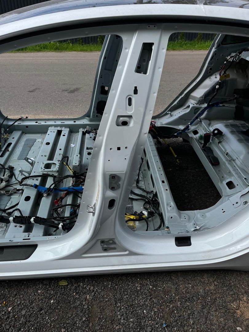 Стойка кузовная центральная левая Tesla Model 3 2 поколение Highland 2025, белый