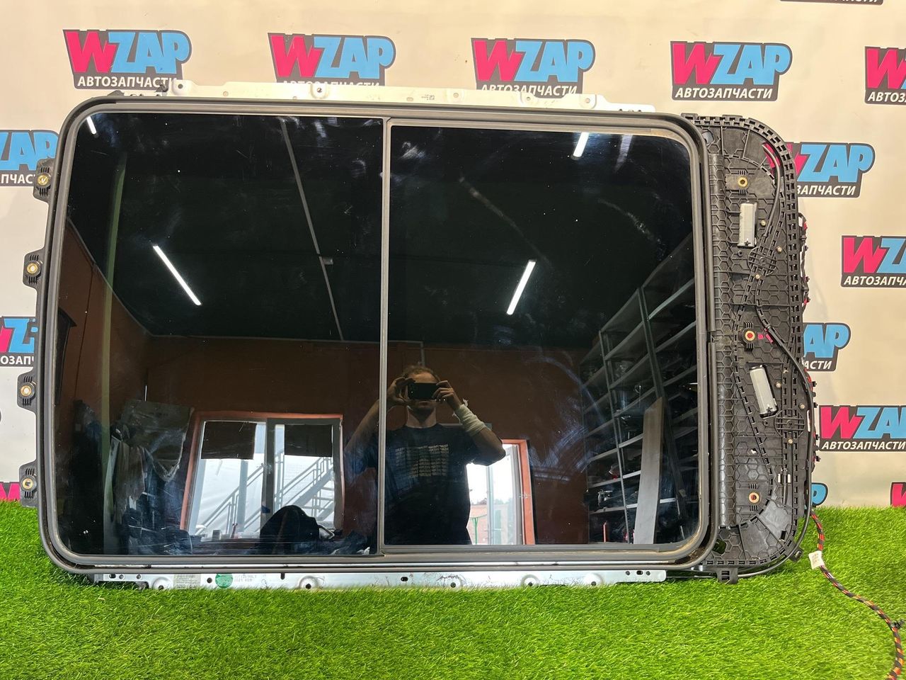 Стекло панорамной крыши Chevrolet TrailBlazer 3 поколение [рестайлинг] 2023, 1.3 л., бензин, АКПП, полный привод, 42809250, 42562991, 42562992