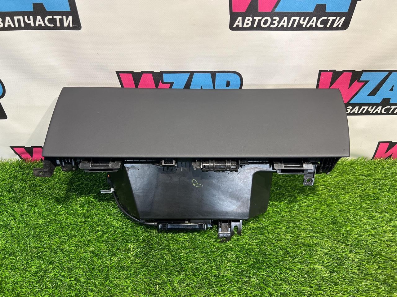 бардачок Tesla Model 3 2 поколение Highland 2025, белый, 169524720C, 191260600A - фото №1