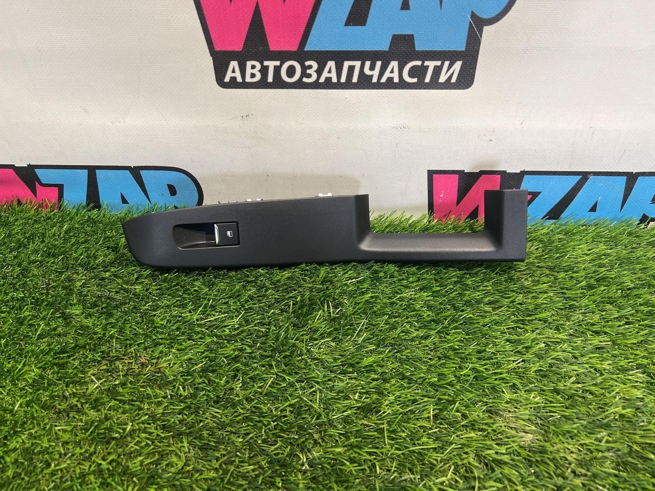 кнопка стеклоподъемника двери Ford Escape 4 поколение CX482 2020, 1.5 л., бензин, АКПП, синий, внедорожник 5 дв., полный привод, LJ6BS240A40A, 2F502271RAE - фото №1