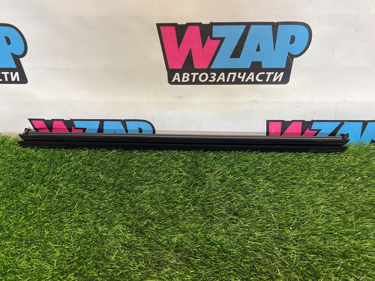 Уплотнитель стекла Volkswagen Jetta 7 поколение [рестайлинг] 2021, 1.4 л., бензин, АКПП, синий, передний привод, 17A839479A