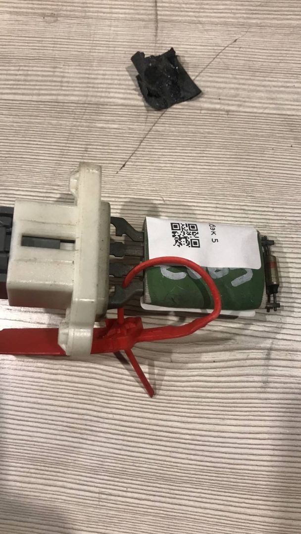 сопротивление печки Ford Fiesta 5 поколение 2004, хетчбэк 5 дв.