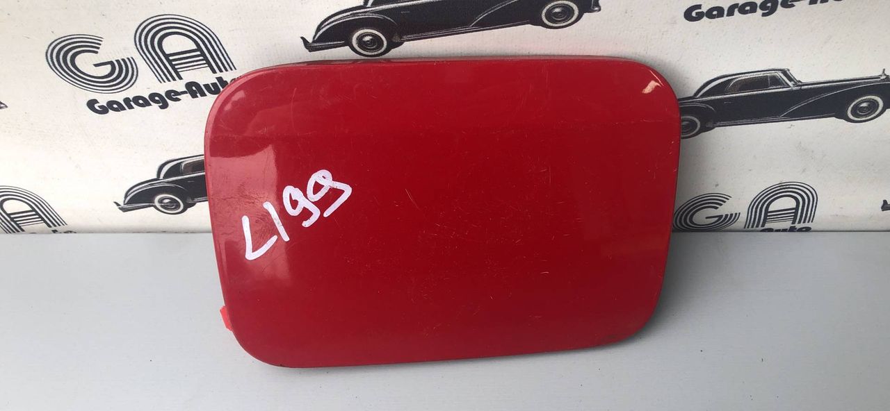 лючок топливного бака Mazda 323 6 поколение 1999, 2.0 л., RF3F, дизель, 5МКПП, красный, хетчбэк 5 дв.