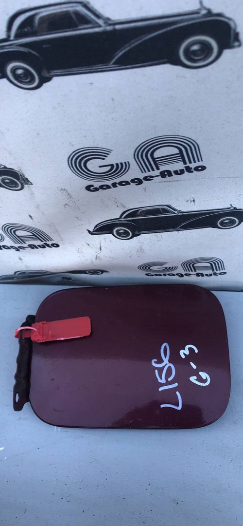 лючок топливного бака Volkswagen Golf 3 поколение 1996, 1.4 л., AEX, бензин, МКПП, красный, хетчбэк 5 дв.