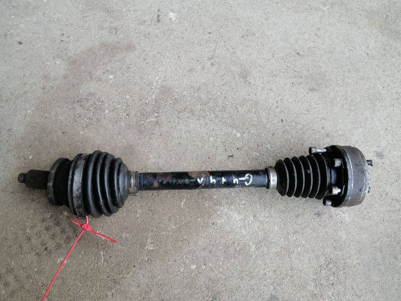 полуось передняя левая (приводной вал, ШРУС) Volkswagen Golf 4 поколение 1999, 1.4 л., AXP, бензин, 5МКПП, хетчбэк 3 дв.