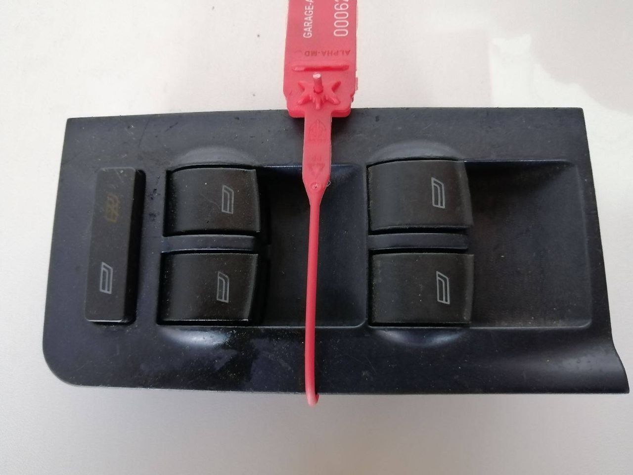 блок управления стеклоподъемниками Audi A6 4B/C5 1998, 2.4 л., ALF, бензин, АКПП, универсал