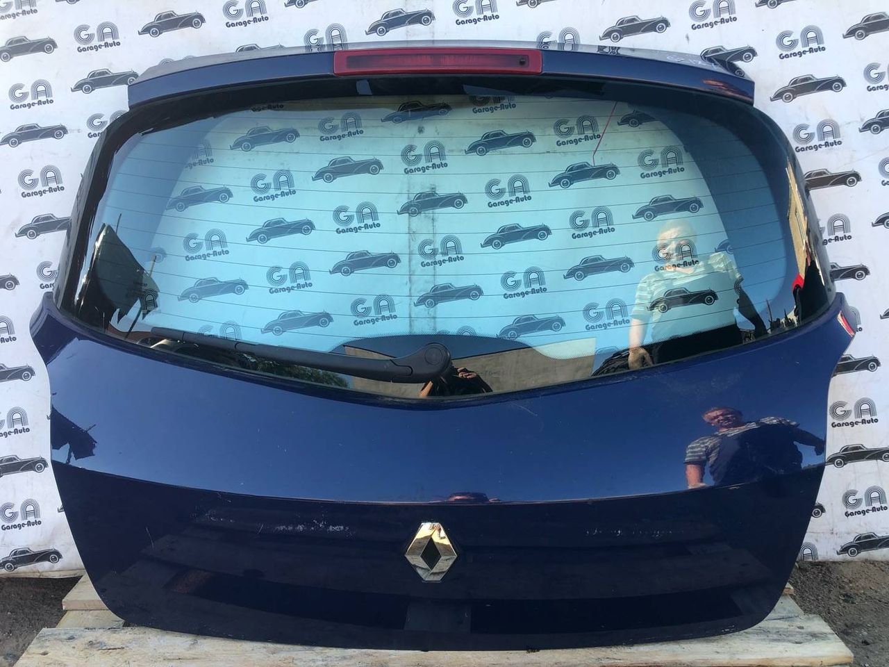 крышка багажника (дверь 3-5) Renault Clio 3 поколение 2006, 1.4 л., K4J 700, бензин, 5МКПП, хетчбэк 5 дв.