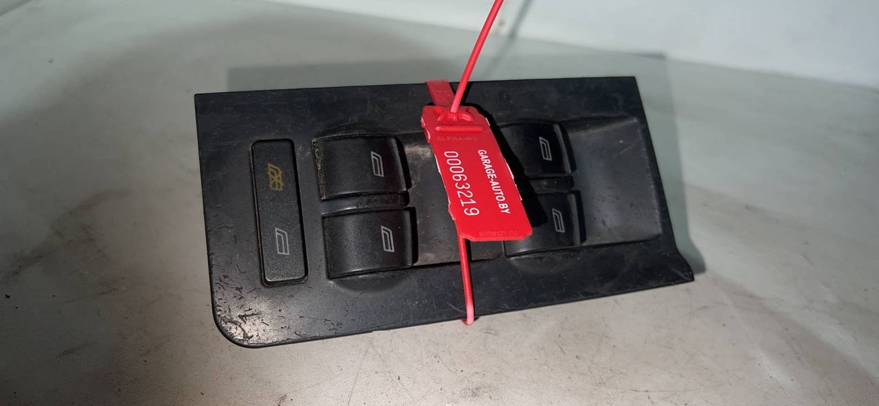 блок управления стеклоподъемниками Audi A6 4B/C5 2000, 2.4 л., AML, бензин, 5МКПП, универсал