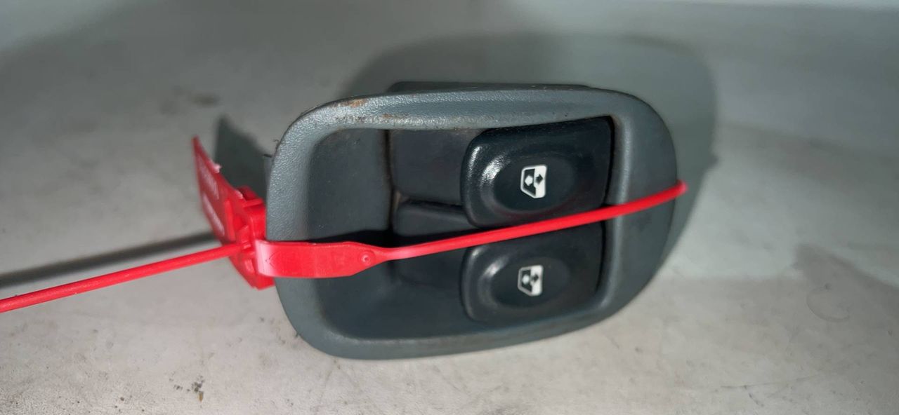 блок управления стеклоподъемниками Renault Scenic 1 поколение [рестайлинг] 2002, 1.6 л., K4M 616, бензин, 5МКПП, минивэн