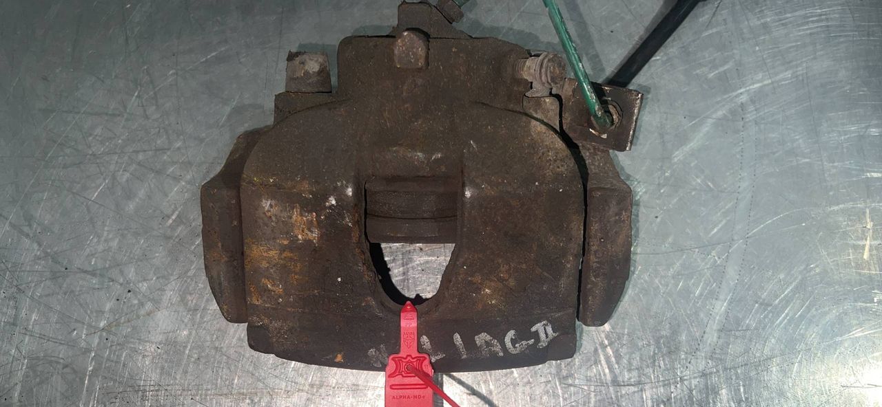 суппорт передний левый Renault Laguna 2 поколение 2002, 1.8 л., бензин, 5МКПП, хетчбэк 5 дв.