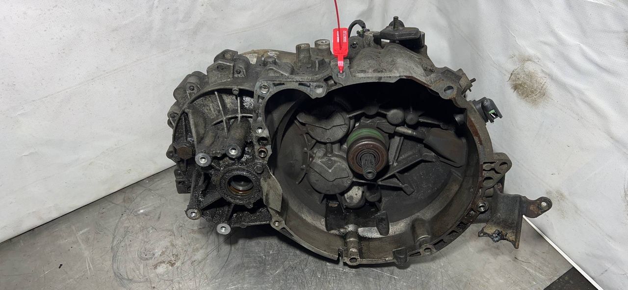 КПП механическая (МКПП) Volvo S40 1 поколение [рестайлинг] 2004, 1.9 л., F9Q 419, дизель, 6МКПП, седан, T113786, P30616126, 126M56L2