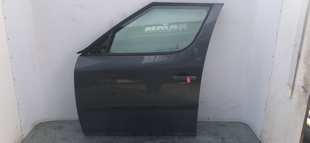 дверь передняя левая Skoda Roomster 1 поколение 2006, 1.4 л., дизель, МКПП, темно серый, минивэн