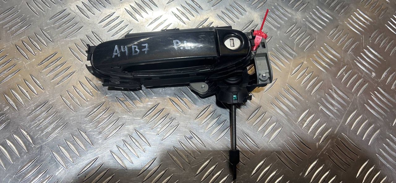 ручка наружная Audi A4 B7 2006, 2.0 л., BPW, дизель, 6МКПП, универсал