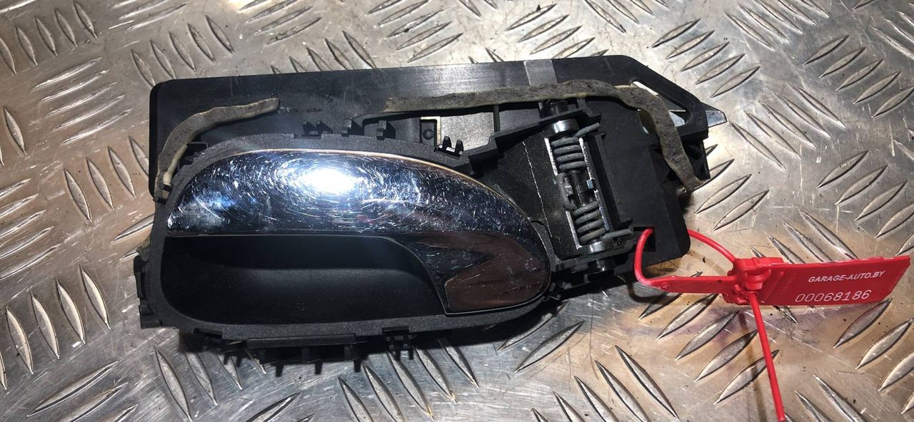 ручка внутренняя передняя левая Peugeot 307 1 поколение 2002, 1.6 л., NFU (TU5JP4), бензин, 5МКПП, универсал