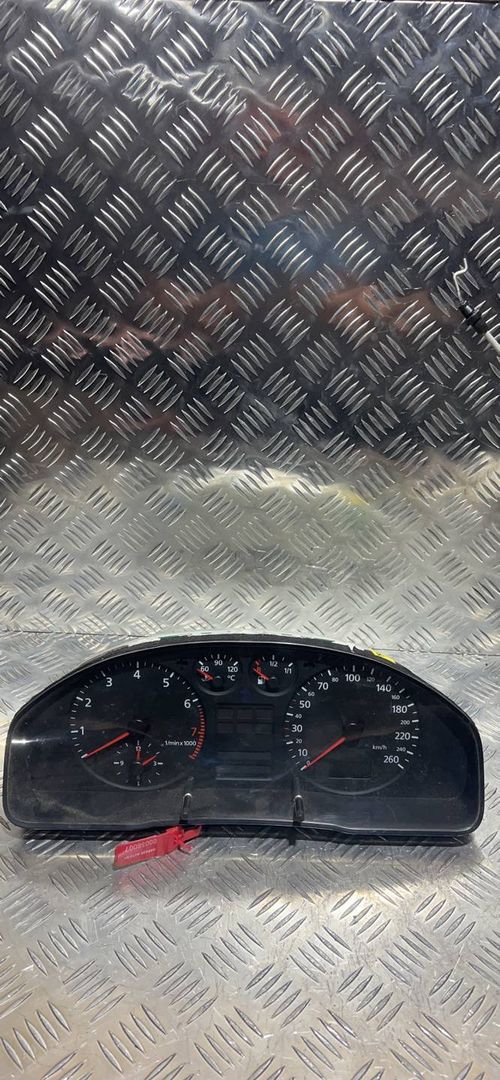 щиток приборов (приборная панель) Audi A4 B5 1997, 1.8 л., универсал
