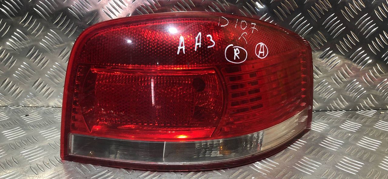 фонарь задний правый Audi A3 8P [рестайлинг] 2006, 2.0 л., дизель, 6МКПП, хетчбэк 3 дв.