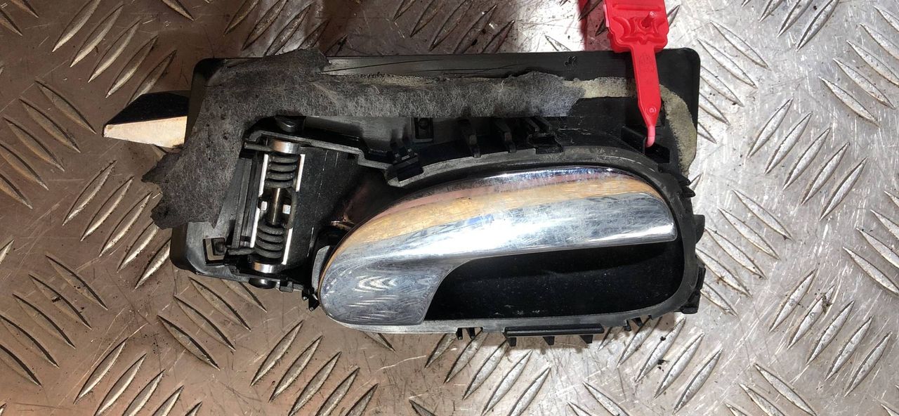 ручка внутренняя передняя правая Peugeot 307 1 поколение [рестайлинг] 2007, 1.6 л., 9HV (DV6ATED4), дизель, 5МКПП, универсал