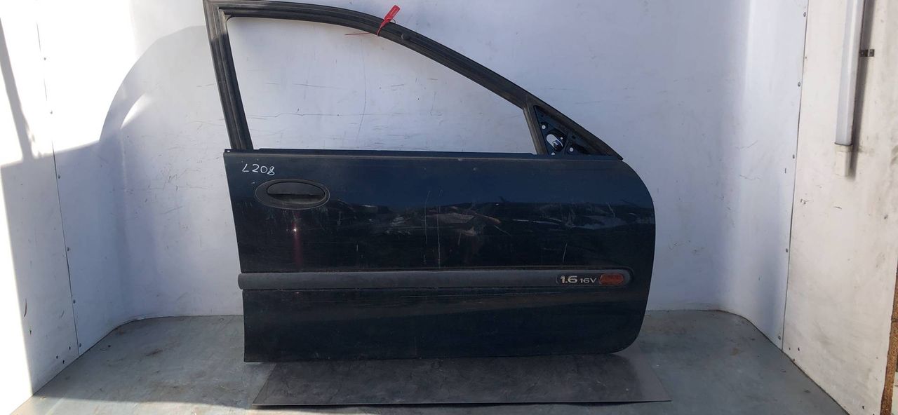дверь передняя правая Renault Laguna 1 поколение [рестайлинг] 1999, 1.6 л., бензин, 5МКПП, синий, хетчбэк 5 дв.