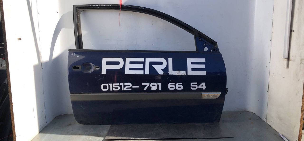 дверь передняя правая Renault Megane 2 поколение 2003, 1.6 л., бензин, 5МКПП, хетчбэк 3 дв.