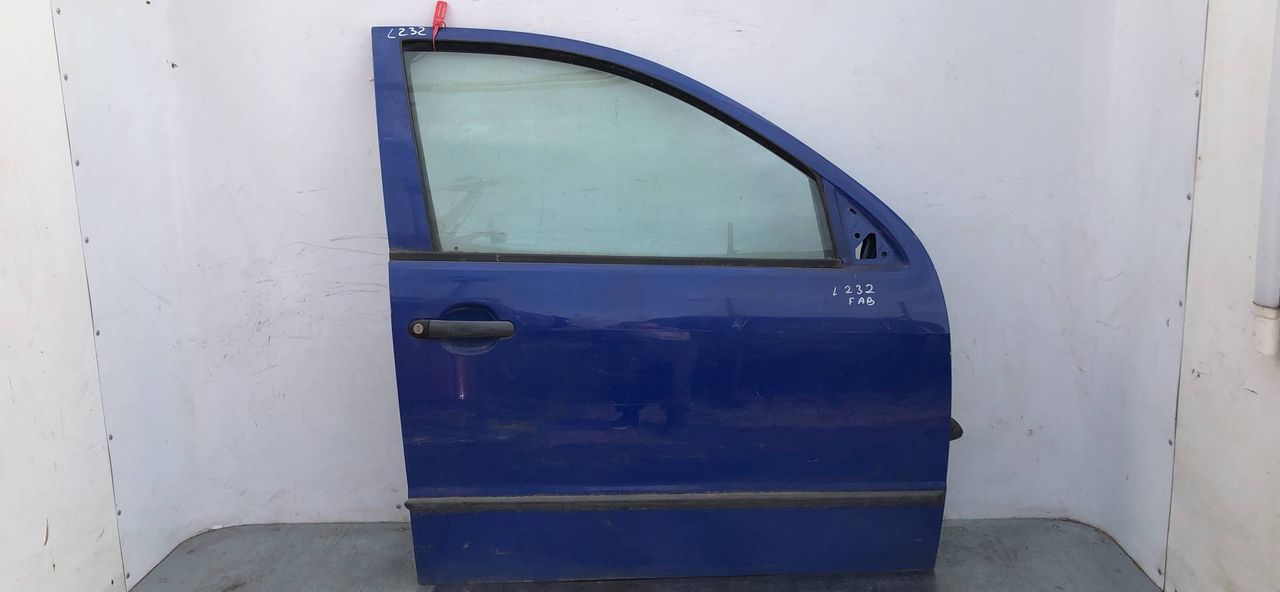 дверь передняя правая Skoda Fabia 1 поколение (6Y) 2001, 1.9 л., дизель, 5МКПП, василёк, универсал