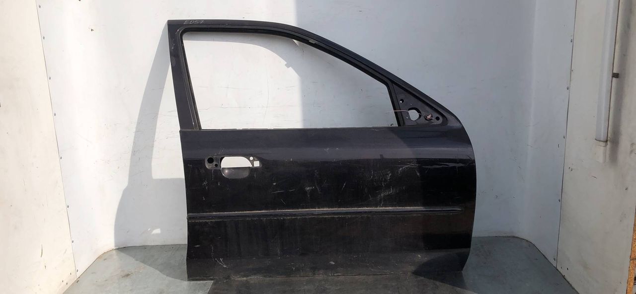дверь передняя правая Ford Mondeo 2 поколение 1996, 1.8 л., indigo, хетчбэк 5 дв.